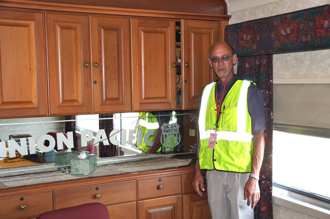 Bob-Neuman-CNW-man-since-1987.jpg - Bob Neuman hired out on the C&NW in 1987.