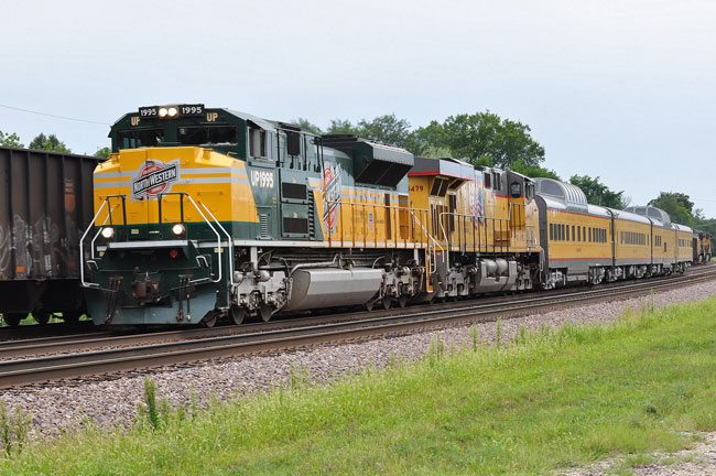 CNW-1995-at-West-Chicago.jpg - UP 1995, 2010 and train at West Chicago.