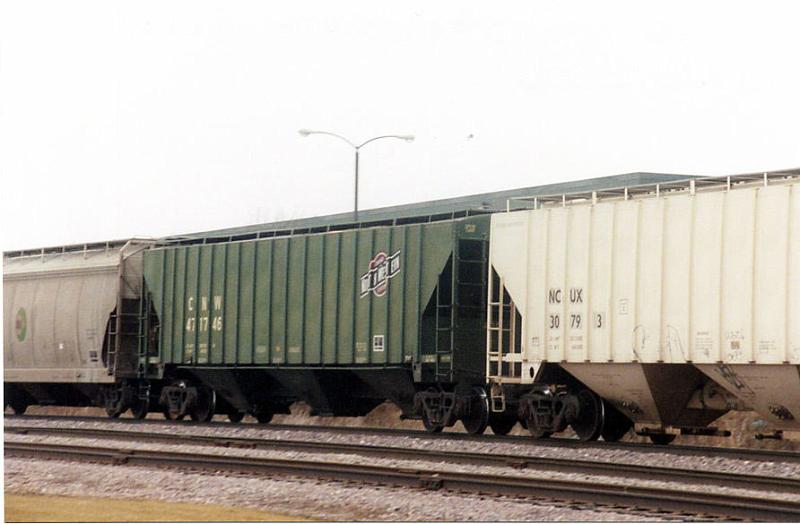 042.jpg.jpg - Hoppers at Highway E on the New Line in October 2005.