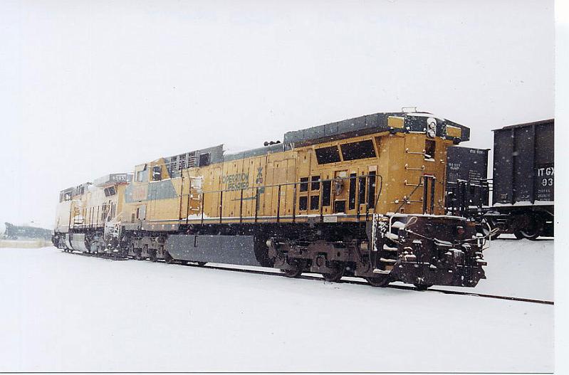 052.jpg.jpg - C&NW 6708 from the trailing end of the lash-up, February 2004 at Bain.