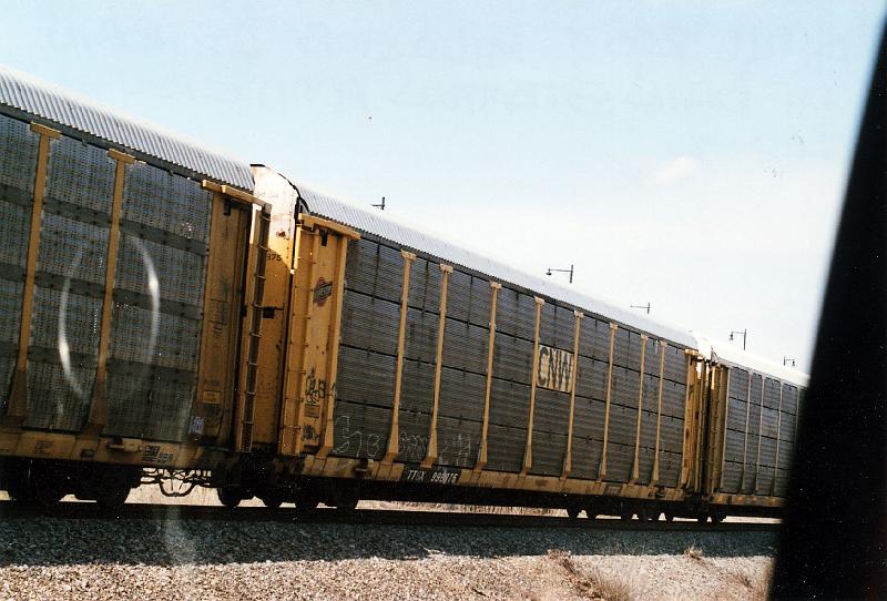 140.jpg - C&NW Tri-Levels at Bain Station Road on the Milwaukee Sub Division, April 2009.