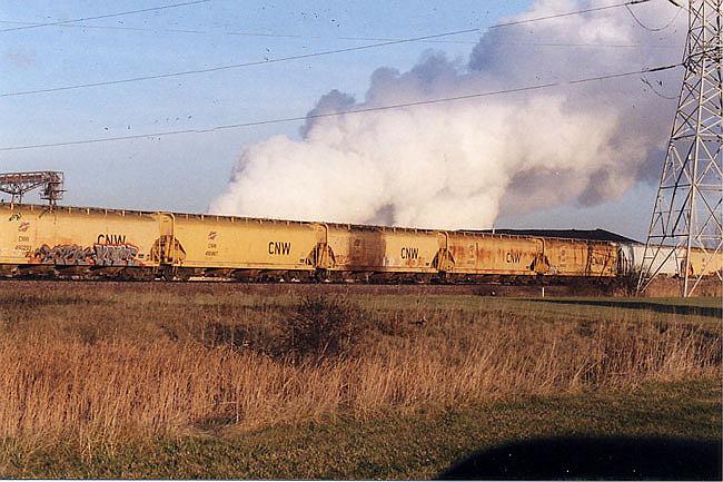 168.jpg - A string of C&NW Hoppers near the Plesant Prairie Power Plant, November 2009
