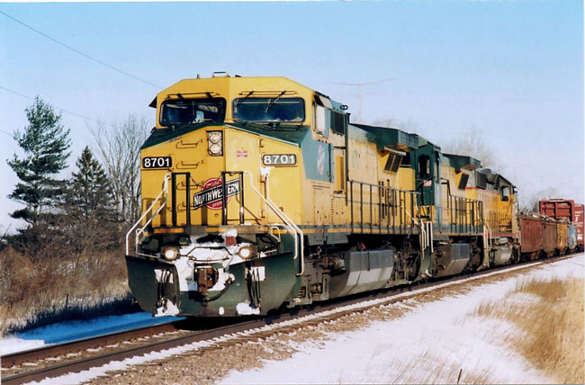 003.jpg.jpg - Here’s Extra CNW 8701 East approaching Highway A in Kenosha County on December 22, 2005.  The second engine is the CNW 8575.