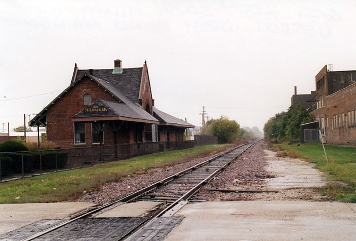 079.jpg - South Milwaukee depot with the westbound main gone.  10/2007.