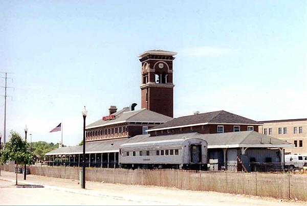 148.jpg - C&NW Passenger Station at Green Bay, WI; now the Titletown Brewery.  July2009.