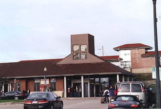 160.jpg - The Kenosha Depot in October 2009.  For more on Kenosha, go to the main page and click on Kenosha, Wisconsin under Historical Notes.
