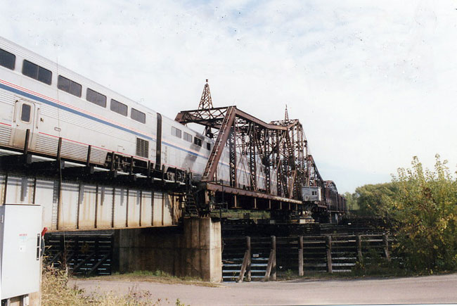 165.jpg - Amtrak Train No. 8, The Empire Builder, leaving Minnesota and heading for its LaCrosse stop - October 2009.