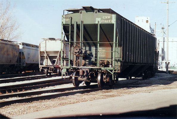 193.jpg - Close to 15 years after the merger, Wally continues to find C&NW equipment, this one in November 2010 at Jones Island.