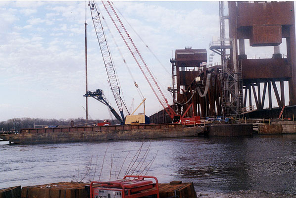 196.jpg - This is the BNSF main line over the Mississippi River.  It took 48 hours to take out the old turning type bridge and replace it with the new lift bridge.  April 2011.