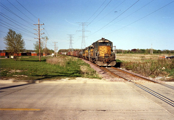 217.jpg - Here's a freight train with the 4487, 4473 and 4195 on the KD Line at 60th Ave., Kenosha just about 25 years ago on 05/08/87.  Wally was the Conductor.
