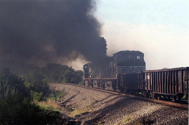 220.jpg - Here's a CN train at Highway K west of Kenosha - smoking it up!