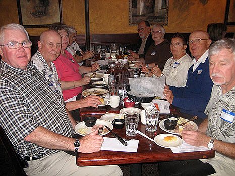 05.jpg - Lauren Bockin, Lee & Linda Swenson, Jerome & Jean Lesniak, Herb & Jerry Lund, Willie Digby, Jim Stelle & Clayton Russell.