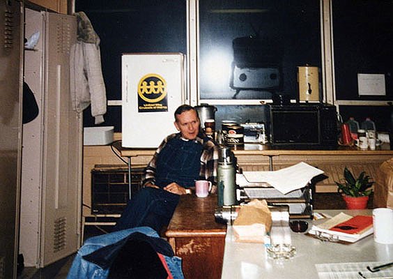 rrdays-018.jpg - Probably at the Elk Grove Yard Office.  Does anyone recognize him?